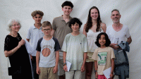 Andrée-Paule Jacquin, présidente de Musica Pornic avec les élèves de la classe de trompette de l'école de musique de Pornic et leur professeur M. Ettore.